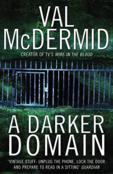 A darker domain [Paperback] / Val McDermid.